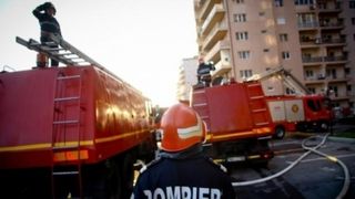 Incendiu &icirc;ntr-un apartament din Piteşti! &Icirc;n locuinţă se aflau cinci persoane, printre care şi doi copii