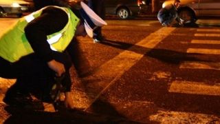 Un şofer în vârstă de 80 de ani a nenorocit un cuplu din Iaşi! Femeia, asistentă medicală, se zbate acum între viaţă şi moarte