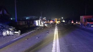 Accident cu cinci răniţi &icirc;n V&acirc;lcea, după ce s-au tamponat cinci maşini