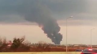 Incendiu la un depozit de mase plastice din Ploieşti! Fumul gros se vede de la depărtare