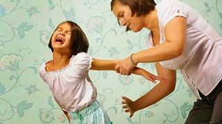 Alte ţări o condamnă, &icirc;nsă &icirc;n Rom&acirc;nia, "bătaia e ruptă din Rai"! Ce spun specialiştii despre corecţiile fizice aplicate copiilor