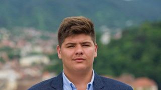 Ce familie frumoasă avea Bogdan, tânărul de 17 ani din Braşov care s-a împuşcat cu arma tatălui său! Tatăl ”Bursucului” avea permis de vânătoare FOTO