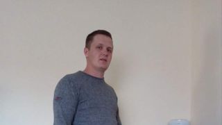 Gest incredibil al unui tânăr din Timiş care a găsit 95.000 de euro în mobila luată de pe internet