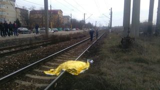 Tragedie la Constanţa! O femeie a fost călcată de tren la Valul lui Traian! Bătr&acirc;na traversa ilegal calea ferată!