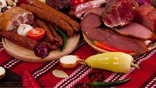 Avertismentul medicilor pentru cei care consumă m&acirc;ncare tradiţională rom&acirc;nească! Vezi la ce riscuri te expui
