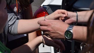 Caz nemaiîntâlnit! O femeie din Constanţa s-a dus la Poliţie cu o cerere neobişnuită. După ce s-au amuzat teribil, oamenii legii au verificat-o şi au arestat-o imediat