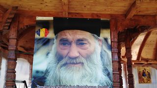Mânăstirea Petru Vodă din Neamţ este loc de pelerinaj pentru mii de credincioşi! Aici îşi doarme somnul de veci marele duhovnic Iustin Pârvu FOTO