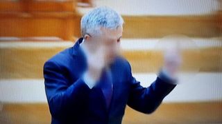 Florin Iordache plăteşte scump pentru gesturile obscene făcute &icirc;n Parlament. Decizie de ultimă oră