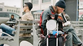 România contrastelor! Sărăcia şi luxul convieţuiesc în Capitală, despărţite de doar câţiva kilometri