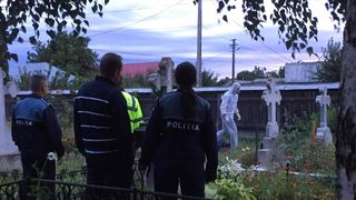 Descoperire macabră! Cadavrul unui bărbat a fost găsit în toaleta unui cimitir din Buzău