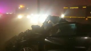 O adolescentă a murit şi alte două persoane au fost rănite după ce două maşini s-au ciocnit frontal, pe DN 1