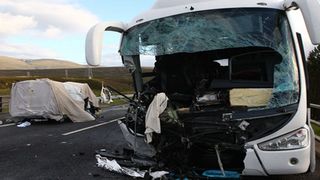 Trei adolescenţi au murit &icirc;n Grecia, &icirc;ntr-un accident &icirc;n care a fost implicat un autobuz condus de un rom&acirc;n