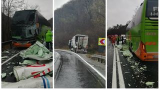 Trafic blocat pe DN1, după ce un TIR a intrat &icirc;ntr-un autocar &icirc;n care se aflau 25 de pasageri