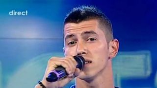 “Jandarmul cu voce de aur” s-a îmbogăţit din muzică? Nicolae Lăcătuş îşi ridică vilă cu etaj şi piscină!