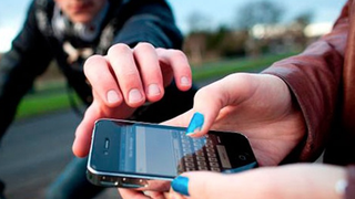 Fetiţă de 11 ani din Iaşi, t&acirc;lhărită pe stradă, după ce ieşise din curtea şcolii