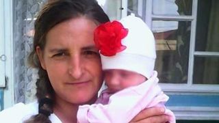 Mihaela a murit la c&acirc;teva ore după ce a născut. Dramă &icirc;n familia Cioacă. A lăsat &icirc;n spate două fete orfane şi un soţ văduv