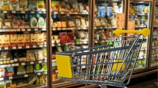 Preţurile pentru masa de Crăciun sunt uriaşe! Scumpirea alimentelor le va da mari bătăi de cap rom&acirc;nilor cu  ocazia sărbătorilor din acest an