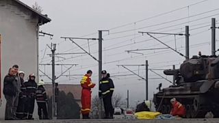 Tragedie &icirc;n Alba Iulia, chiar &icirc;nainte de 1 decembrie! Un soldat a murit &icirc;n timp ce descărca tancurile pentru paradă