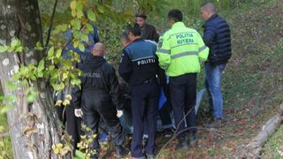 Tragedie &icirc;n munţii Buzăului! L-au găsit mort &icirc;n pădure după ce un copac s-a prăbuşit peste el! Cine este persoana decedată? Poliţiştii au deschis dosar penal!