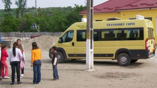 Lege modificată. Cine trebuie să plătească transportul elevilor către şcoală