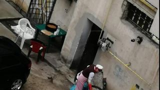 Vesela din care m&acirc;ncau clienţii unei patiserii, spălate &icirc;ntr-un mod insalubru. Unde se &icirc;nt&acirc;mplă asta