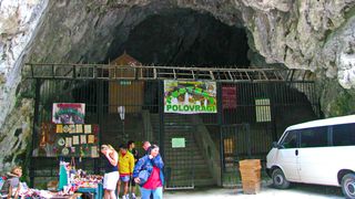 Măsură incredibilă a autorităţilor la Polovragi! Satul &icirc;n care a murit mama Monicăi Gabor a fost &rdquo;avansat&rdquo; oficial la gradul de staţiune turistică