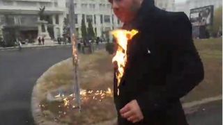 Imagini cutremurătoare de la accidentul &icirc;n care a fost implicat preotul care şi-a dat foc &icirc;n faţa Catedralei Neamului! Cum arată maşina &icirc;n care a murit un om