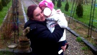 O mamă şi fetiţa ei sunt de negăsit, de duminică! Femeia plecase cu micuţa la spitalul din Cluj, dar n-au mai ajuns acolo