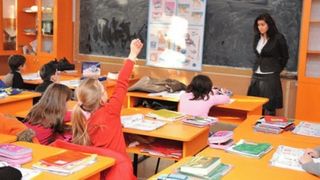 Şcoală cu buget redus. Educaţia mai primeşte un şut de la guvernanţi. Toată lumea o să fie afectată