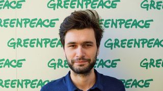 Se lupta cu hotii de lemne! Povestea incredibila a tanarului care a renuntat la o cariera profitabila pentru a deveni activist