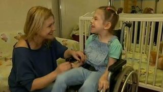 Copiii care nu sunt doriti de nimeni! Bolnavi sau cu dizabilitati, sunt abandonati de parinti in centrele din Romania si condamnati la o copilarie trista