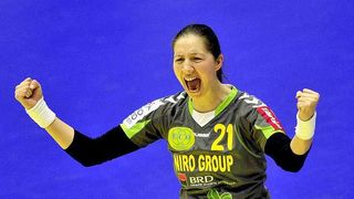 De la portarul EROU al echipei naţionale de handbal, la V&Acirc;NZĂTOARE &icirc;n Zalău. Povestea unei mari sportive de la noi bate orice scenariu de film