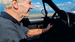 Un bătrân în vârstă de 80 de ani din Bacău, prins în timp ce circula cu o viteză ameţitoare