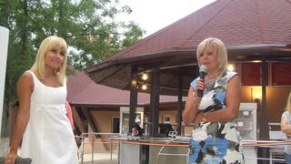 Elena Udrea a fost vizitată în Costa Rica de partenera ei de afaceri! Lia Stanca este îngrijorată de faptul că fostul ministru a plătit o cauţiune de 5 milioane de lei cu bunurile deţinute la Boghiş Băi!