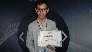 Povestea lui Alex, t&acirc;nărul care, la doar 14 ani, salvează vieţi prin intermediul unei aplicaţii create chiar de el