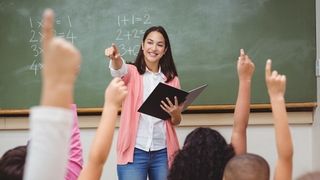 Mai puţine teme, programă şcolară nouă şi cupoane pentru educaţie timpurie. Legea Educaţiei se modifică