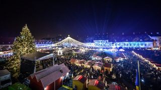Iluminatul de Sarbatori in Sibiu a fost inaugurat cu Targul de Craciun
