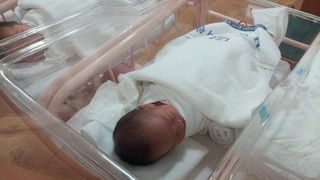 Angajaţii de la Maternitatea Giuleşti, sursa bacteriei care a infectat bebeluşii. Nu se mai fac internări