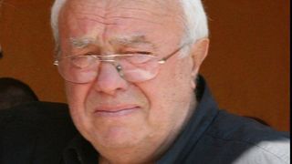 Imagini cutremuratoare! Alexandru Arşinel abia se mai ţine pe picioare! Acesta este motivul REAL pentru care se retrage din lumea teatrului! VIDEO EXCLUSIV