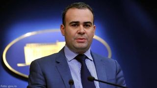 Darius V&acirc;lcov, despre protestatarii #Rezist: &rdquo;Un firicel mic de praf &icirc;n drumul nostru spre a cuceri istoria pe care o merităm&rdquo;