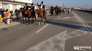 Cei 100 moroşeni călare, umiliţi la Alba Iulia, după ce au străbătut 300 km pe cai cu ocazia Centenarului