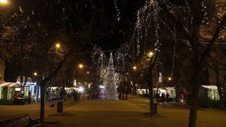 Caz halucinant în Galaţi! Ca să nu mai cheltuie bani pe luminiţe de Crăciun, Primăria le-a închiriat... cu 650.000 de euro!