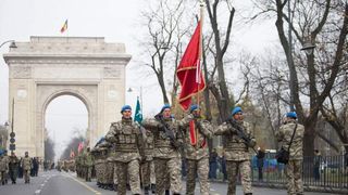 Cascadorii r&acirc;sului la parada de 1 decembrie! Iată cele mai amuzante gafe de Ziua Naţională