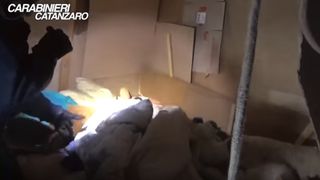 Primul interviu acordat de femeia care a fost sechestrată timp de 10 ani de un italian. Chinurile &icirc;ngrozitoare prin care a trecut un deceniu