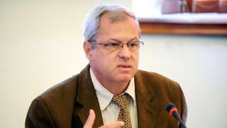 Vicepreşedintele CNA, Răsvan Popescu, şi-a lansat romanul "De partea bună a ierbii"
