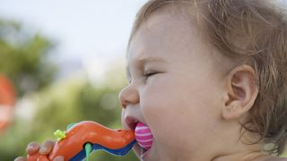 Atenţie ce cumperi de Crăciun pentru copilul tău! Jucăriile nepotrivite  devin adevărate pericole în mâinile micuţilor