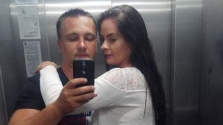 EI sunt poliţistul şi iubita sa găsiţi morţi &icirc;n casă. Cornel şi Marcela aveau o fetiţă &icirc;mpreună