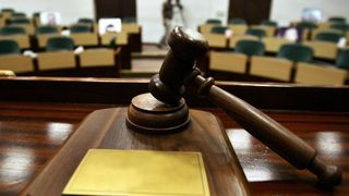 Românul care şi-a violat şi şi-a lăsat însărcinate cele două fiice a primit o CONDAMNARE record