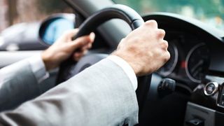 Un bătr&acirc;n de 75 de ani din Ploieşti, prins fără permis de 35 de ori. Ce a păţit bărbatul