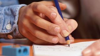 Rom&acirc;nia, ultimul loc &icirc;n UE, la educaţie. Analfabetism combătut la v&acirc;rste t&acirc;rzii